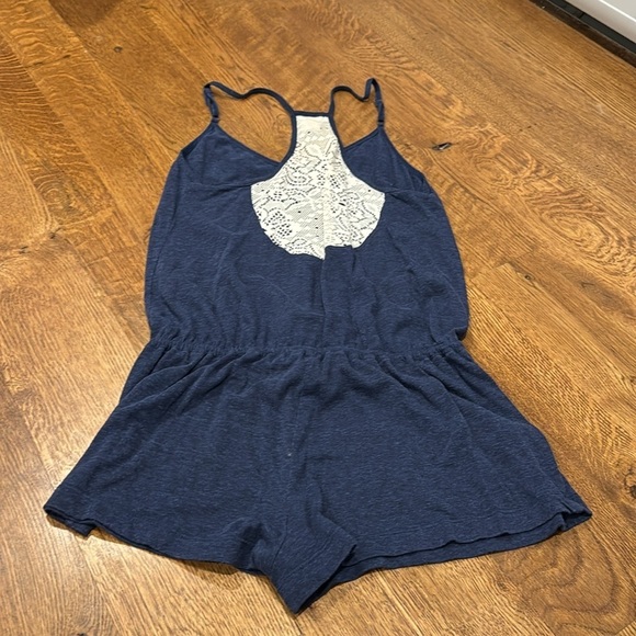 Lucky Brand Women’s Romper Blue and White Size M/L - Picture 4 of 4